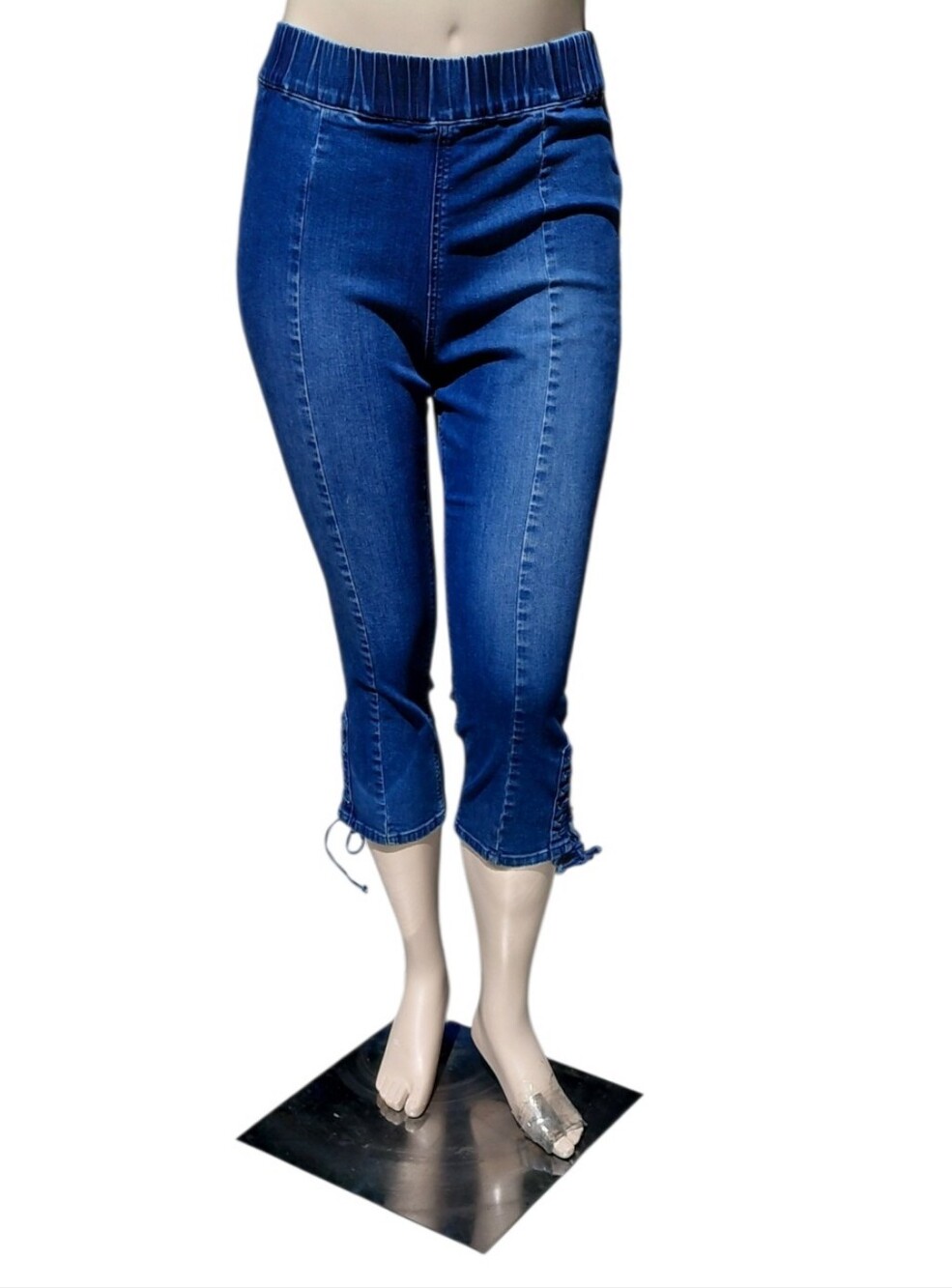 8405...Women's Pull-On Capri Jeans Size 30, 20" Inseam 11 1/2" Rise - Picture 1 of 6